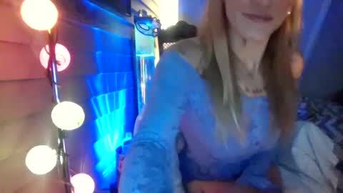 Snapshot of sexxileeah42o chatting on September 28, 12:14 pm Leeah CloudZzz online show from September 28, 12:14 pm