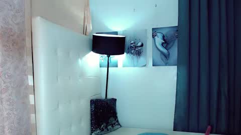 sexxxy_caroline online show from February 1, 11:10 am