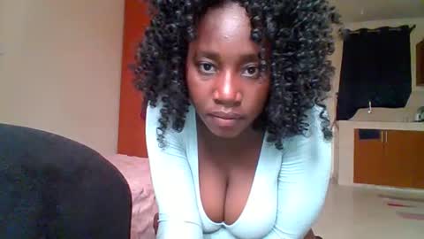 Snapshot of sexxy_thick_ebony chatting on September 13, 6:38 am Sweet doll online show from September 13, 6:38 am