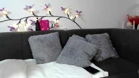 Sexy Ginuin Couple online show from March 14, 6:23 pm