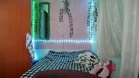 Snapshot of sexy_lolas chatting on October 23, 6:15 am sexy lolas online show from October 23, 6:15 am