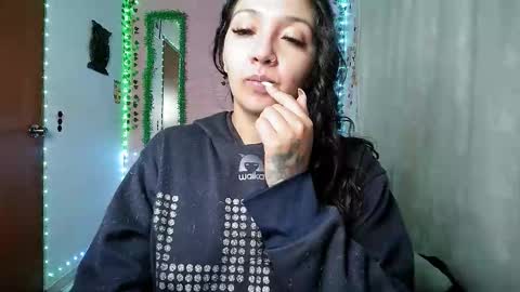 Snapshot of sexy_lolas chatting on October 6, 6:42 am sexy lolas online show from October 6, 6:42 am
