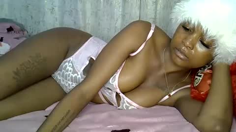 sexyasspetitte_ online show from May 30, 6:17 pm