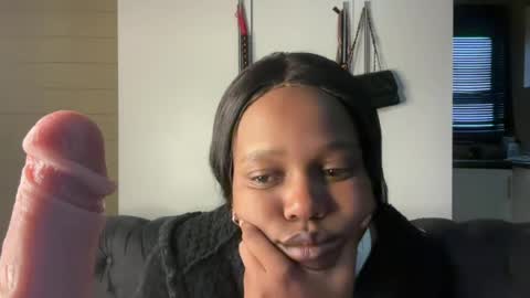 sexyasszeeee online show from June 28, 3:30 pm