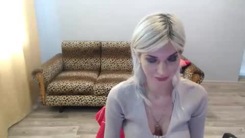 sexybeatriice online show from October 10, 8:42 am