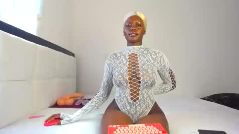 sexybootydoll online show from March 30, 11:43 am