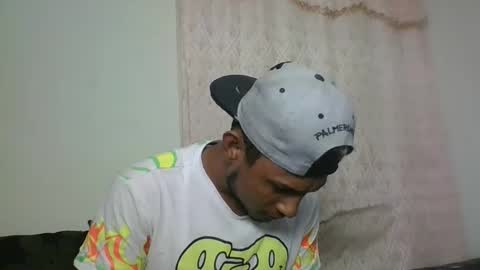 Snapshot of sexyleon69 chatting on January 31, 7:39 am Sexy leon online show from January 31, 7:39 am