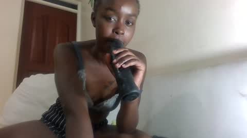 sexylydiah online show from June 11, 7:12 pm