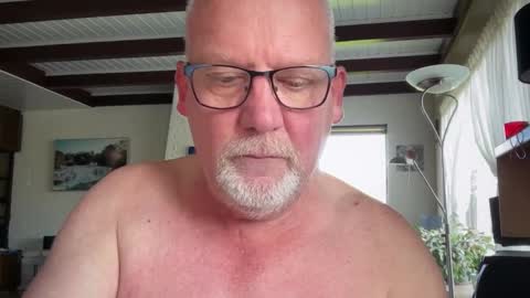 Snapshot of sexyman10091968 chatting on October 22, 9:23 am SexyLuke online show from October 22, 9:23 am