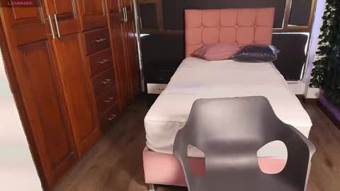 N A F online show from November 24, 9:02 pm