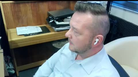 Snapshot of sexysteve80 chatting on October 27, 1:11 pm sexysteve80 online show from October 27, 1:11 pm