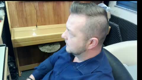 Snapshot of sexysteve80 chatting on December 6, 12:33 pm sexysteve80 online show from December 6, 12:33 pm