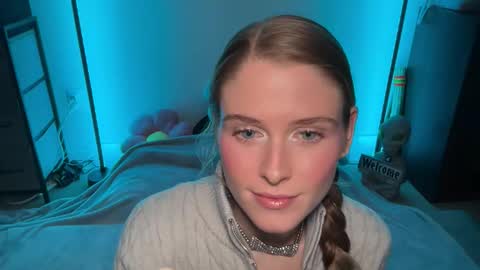 shadebabe online show from January 18, 8:01 am