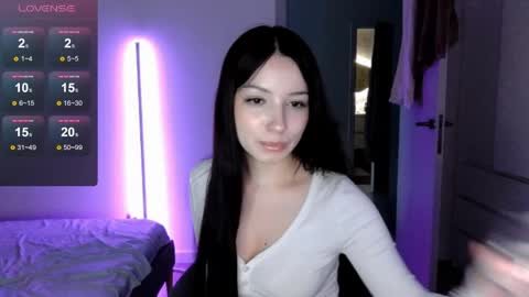 Shae online show from May 4, 1:28 pm