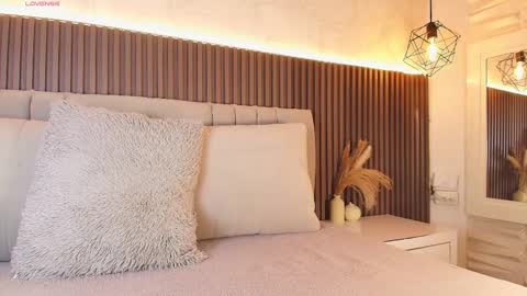 SHANON online show from December 4, 7:35 pm