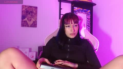 sharaross1 online show from April 22, 5:58 am