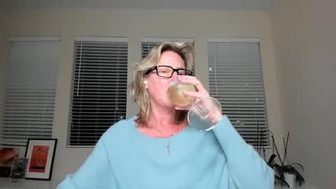 Sharkgirl online show from January 2, 1:06 am