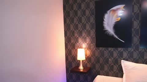 Sharom  online show from April 13, 7:18 pm