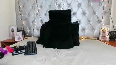 sharonths online show from April 21, 3:30 pm