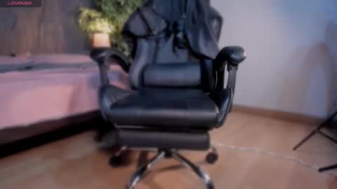 shayna_lee_ online show from February 27, 11:30 pm