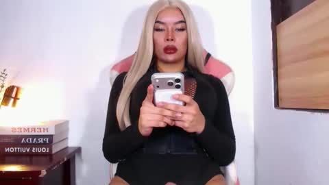 sheenafrost online show from March 6, 7:57 pm