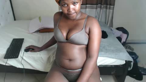 Snapshot of shinadee chatting on November 1, 10:47 am shinadee online show from November 1, 10:47 am