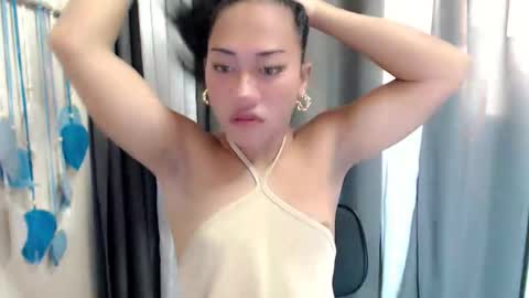 shira_cutttiebigcock online show from May 28, 2:31 am
