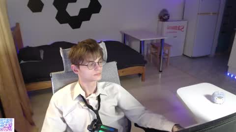 shiromy_ online show from November 24, 11:36 pm