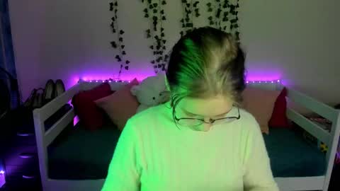 shy_elina01 online show from October 25, 10:47 am