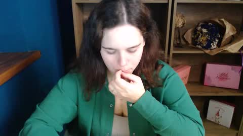 Snapshot of shy_lil chatting on October 12, 10:08 am shy_lil online show from October 12, 10:08 am