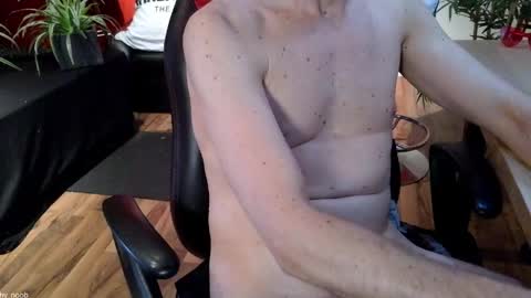 Shy Noob online show from May 20, 3:29 pm