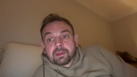 Snapshot of shyb35 chatting on December 4, 10:46 pm shyb35 online show from December 4, 10:46 pm