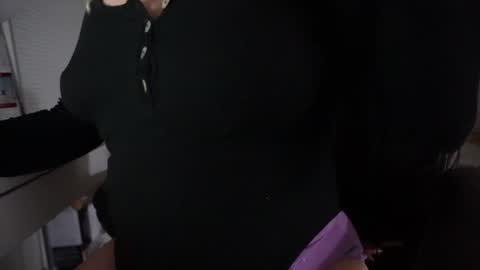 bella online show from September 11, 3:52 am