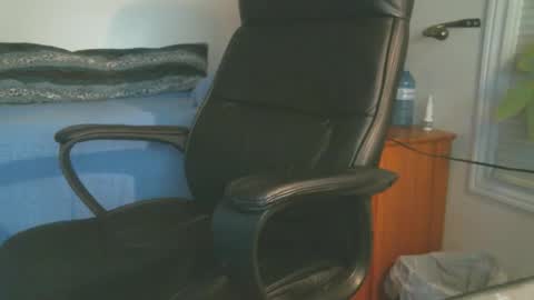 shyboyhugecum2020 online show from April 20, 2:36 am