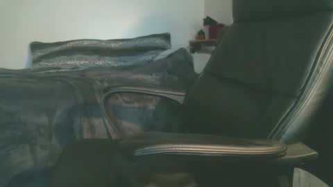 shyboyhugecum2020 online show from March 16, 4:26 am