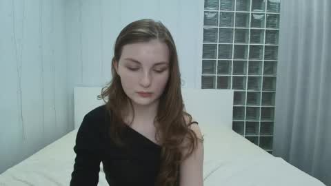 shyly_lisa online show from May 25, 8:42 am