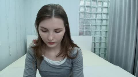 shyly_lisa online show from May 23, 8:21 am