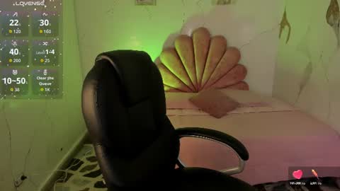 siafoxx_ online show from July 7, 9:30 pm