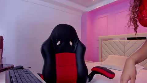 S I E N N A  online show from November 24, 12:37 pm