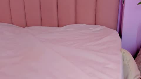 sienna_mg12 online show from October 17, 6:01 pm