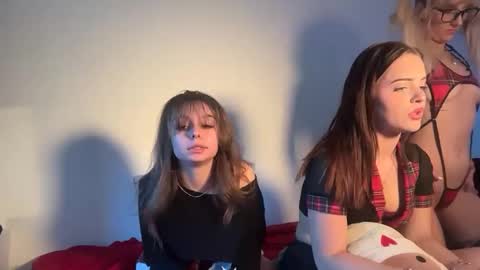 sierracollins online show from March 5, 1:36 am