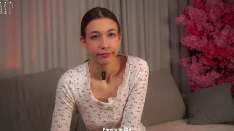 Eva  online show from November 11, 11:45 am