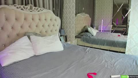 SilasCollins online show from December 2, 4:53 am