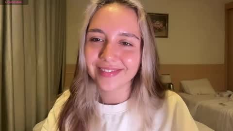 You fav Miss Si online show from April 12, 11:36 am