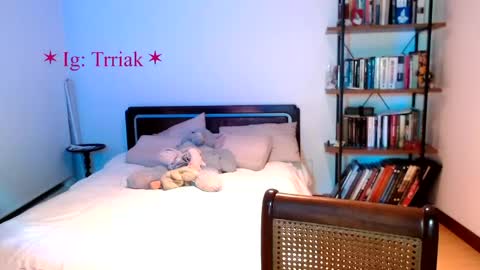 silkbite online show from April 21, 1:53 am