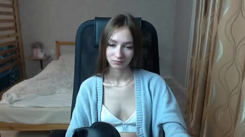 Snapshot of silkymiley chatting on October 4, 1:25 am silkymiley online show from October 4, 1:25 am