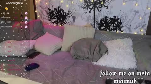 Mia online show from November 22, 11:35 pm