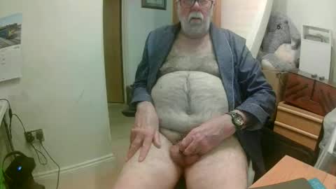 sillyoldman45221063 online show from April 6, 8:10 pm