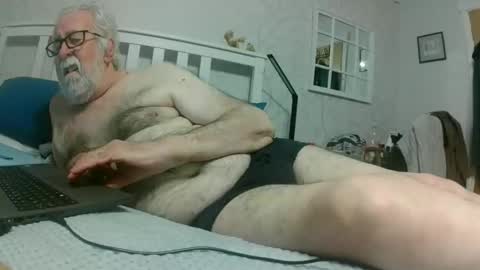sillyoldman45221063 online show from June 8, 9:38 pm