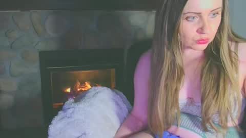 silvervee25 online show from March 21, 5:24 am